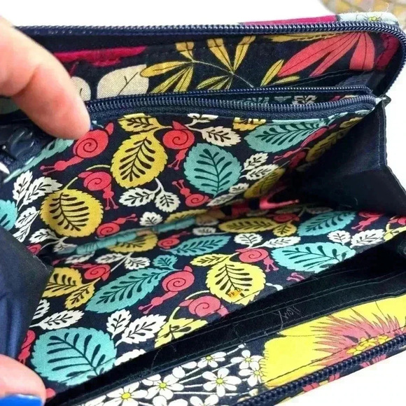 Vera Bradley Bright Floral Snail Print Quilted Cotton Wrap Round Zip Long Wallet - Picture 3 of 14